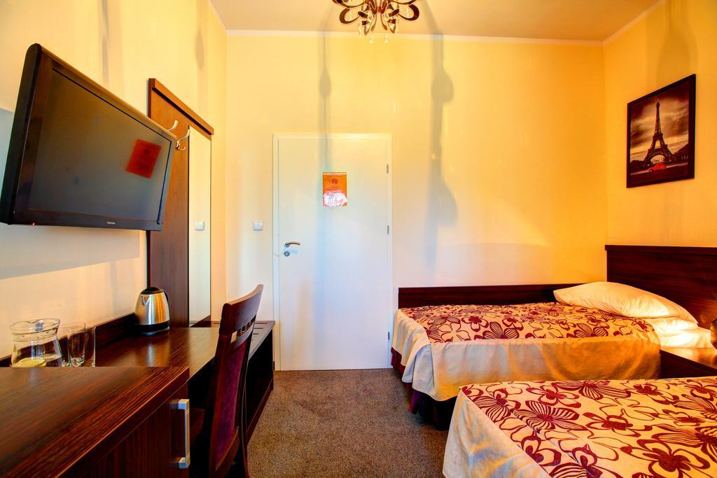 Hostel Evotel Зелонка Екстериор снимка