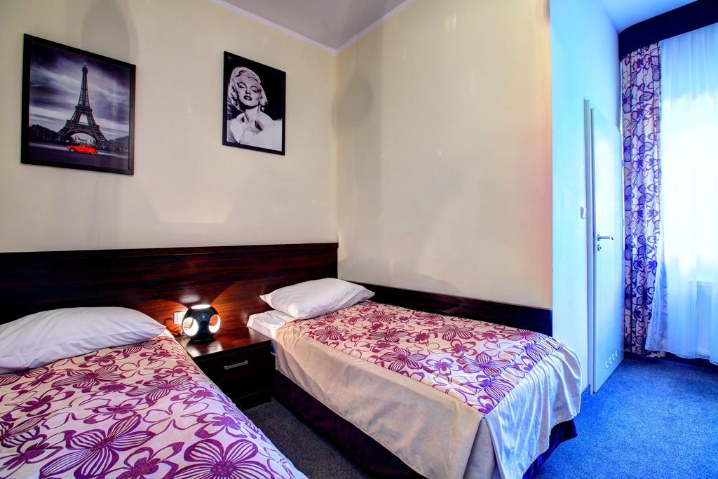 Hostel Evotel Зелонка Екстериор снимка