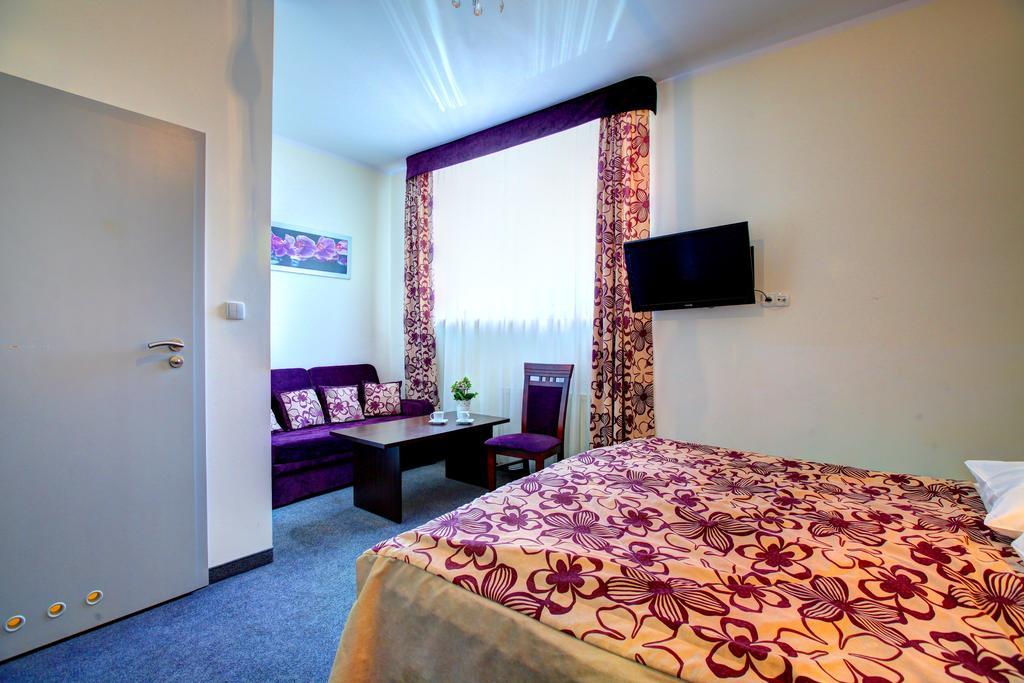 Hostel Evotel Зелонка Екстериор снимка