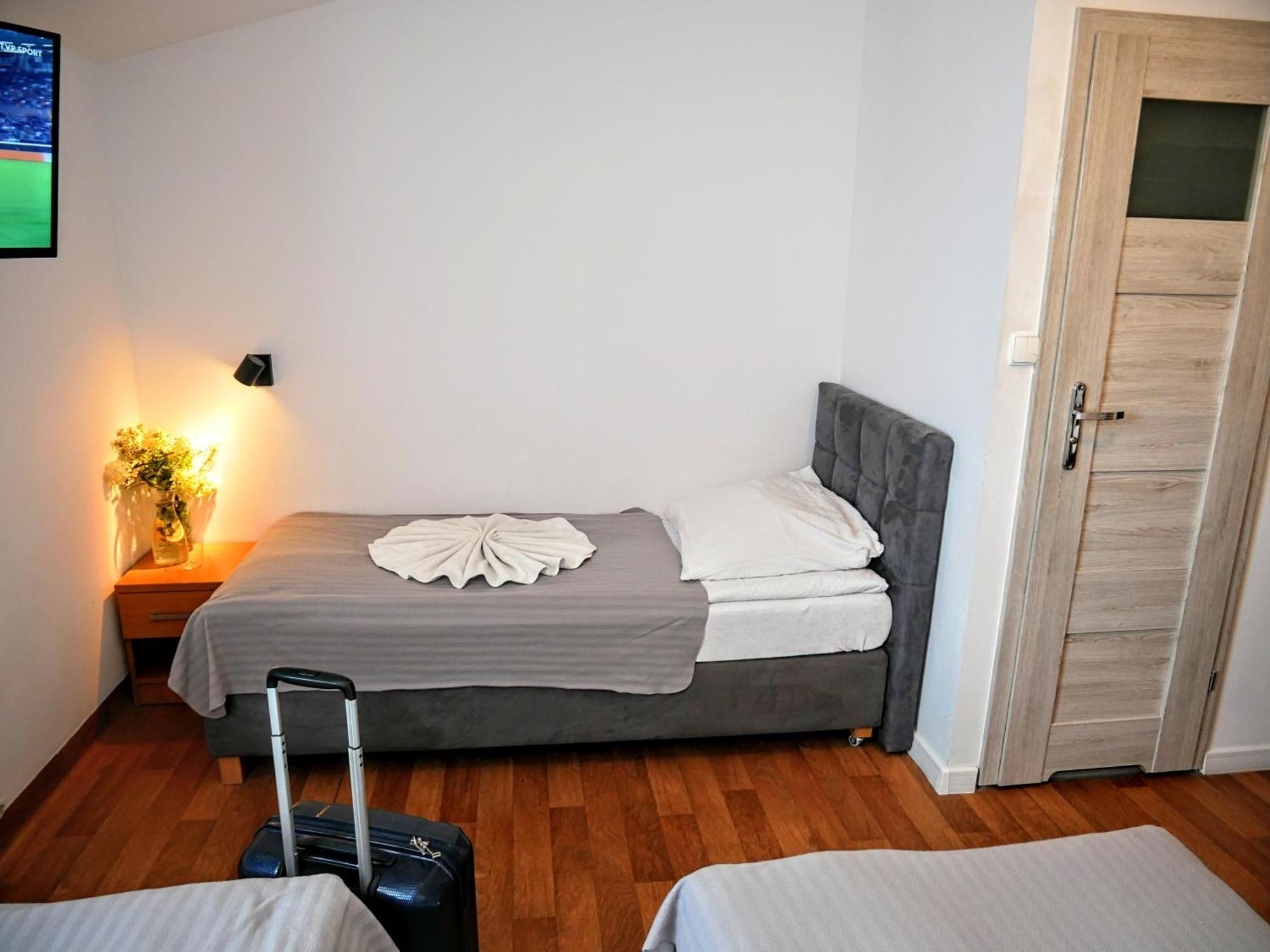 Hostel Evotel Зелонка Екстериор снимка