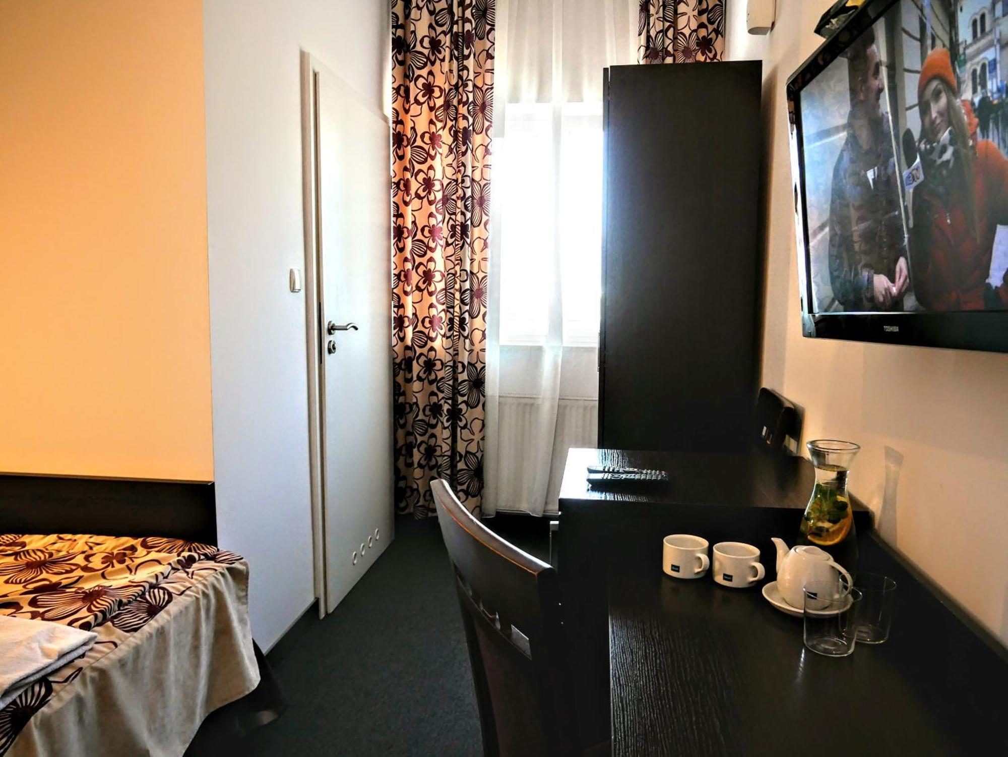 Hostel Evotel Зелонка Екстериор снимка