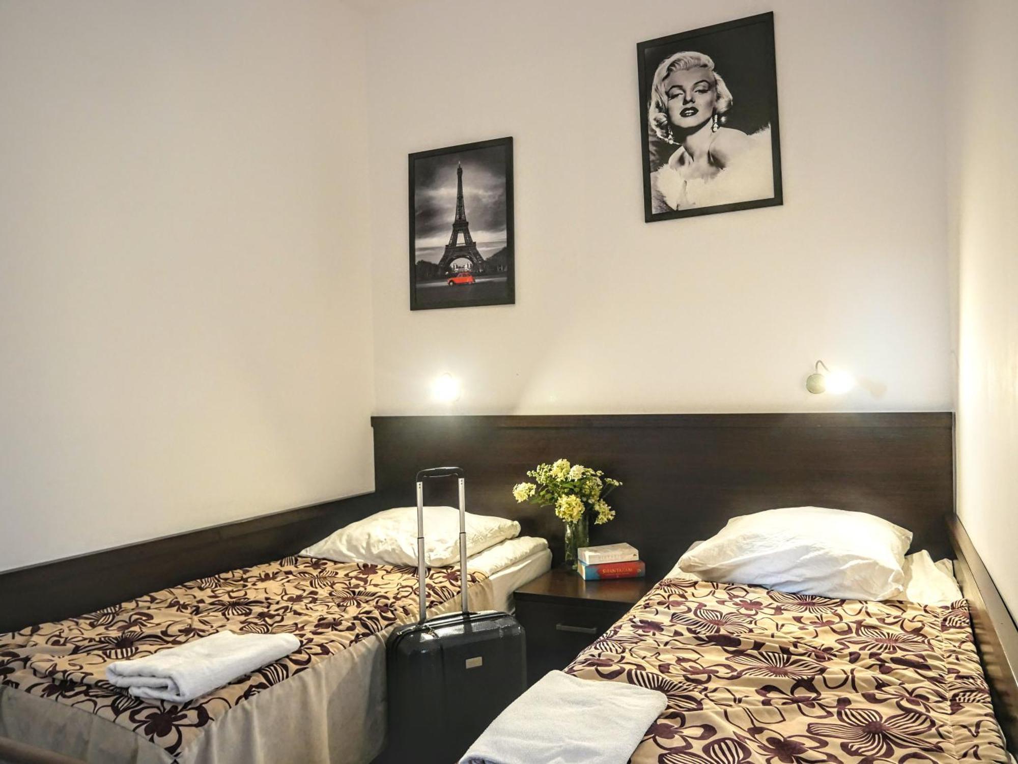 Hostel Evotel Зелонка Екстериор снимка