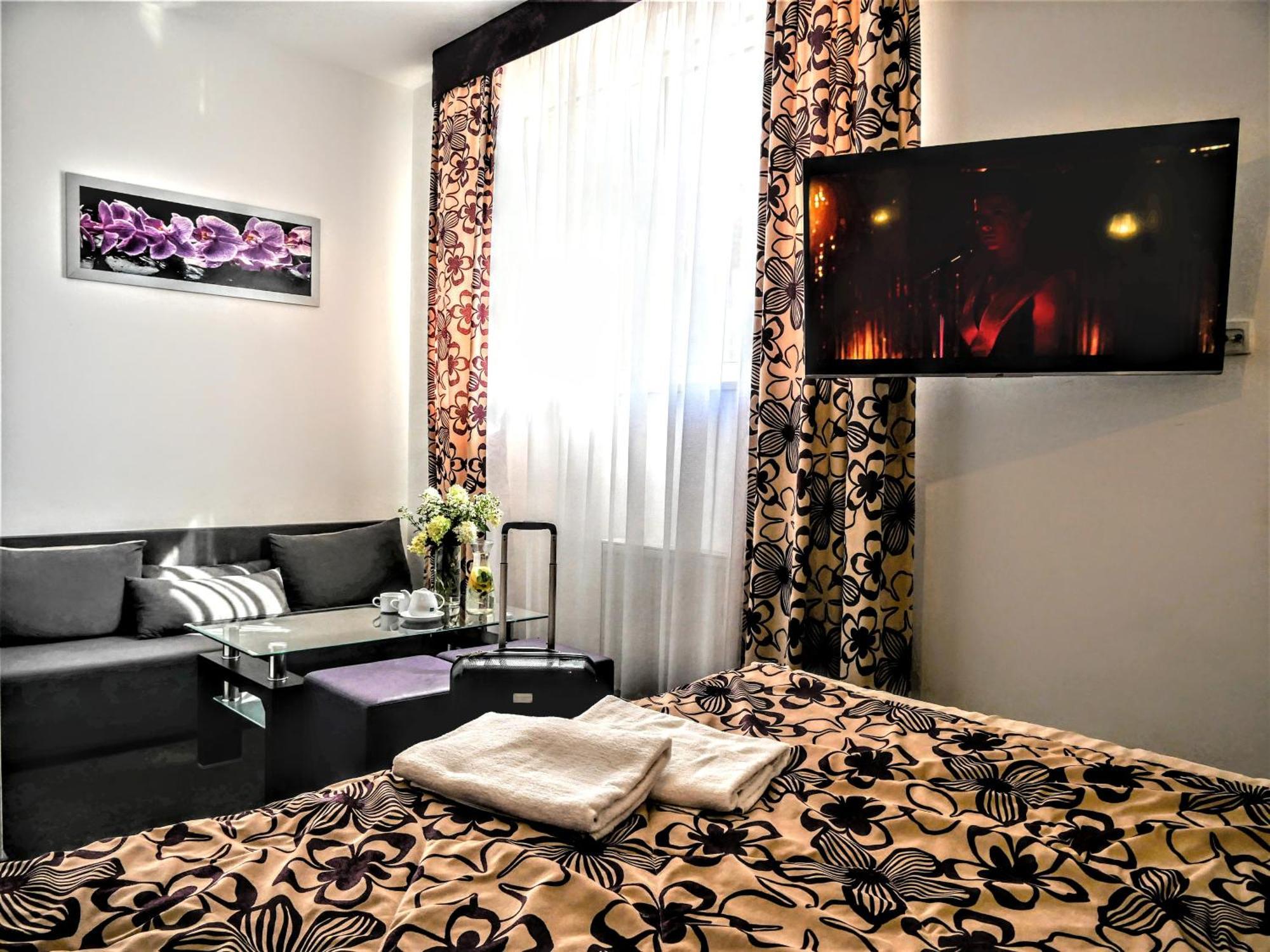 Hostel Evotel Зелонка Екстериор снимка