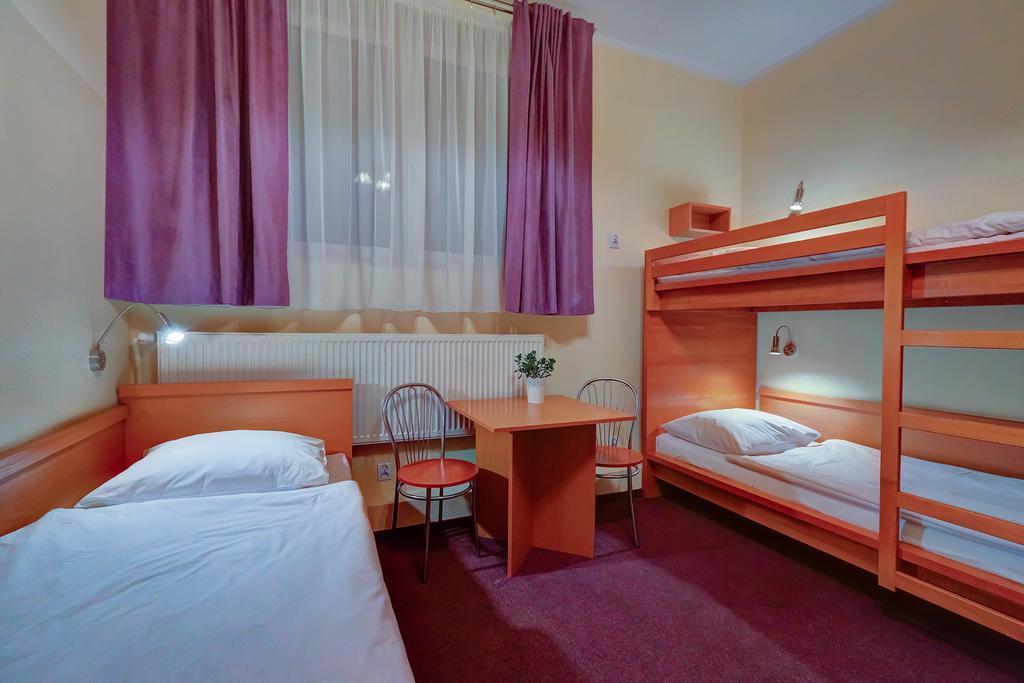 Hostel Evotel Зелонка Екстериор снимка