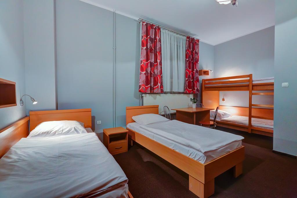 Hostel Evotel Зелонка Екстериор снимка