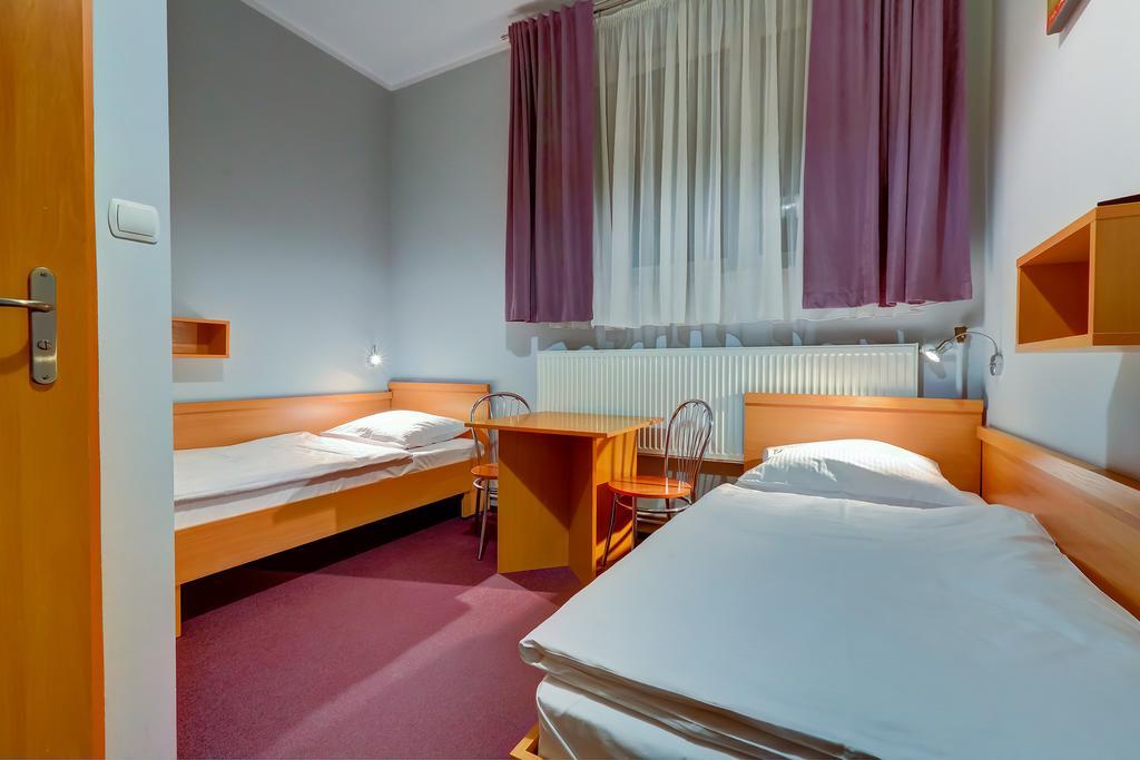 Hostel Evotel Зелонка Екстериор снимка
